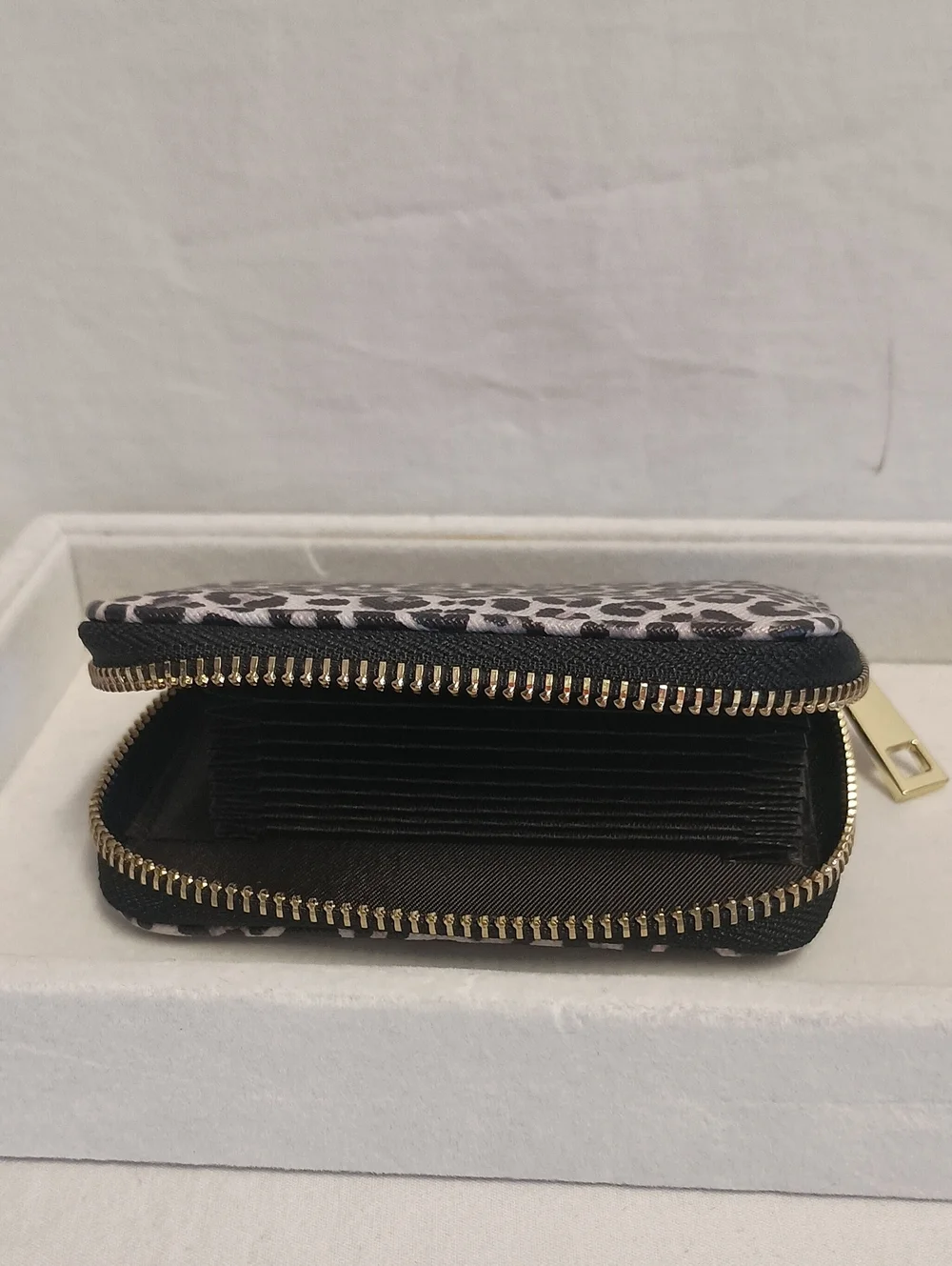 Women’s RFID Blocking Zipper Wallet leopard print accordion Card Holder
